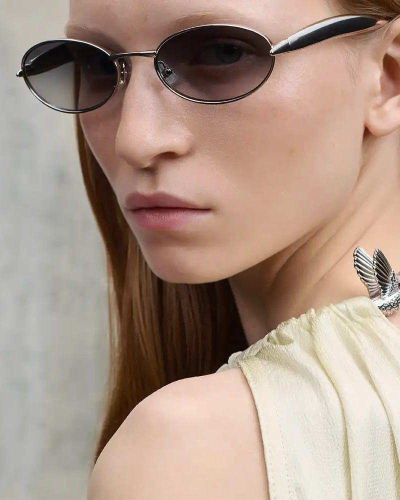 צילום קמפיין של משקפי Bottega Veneta