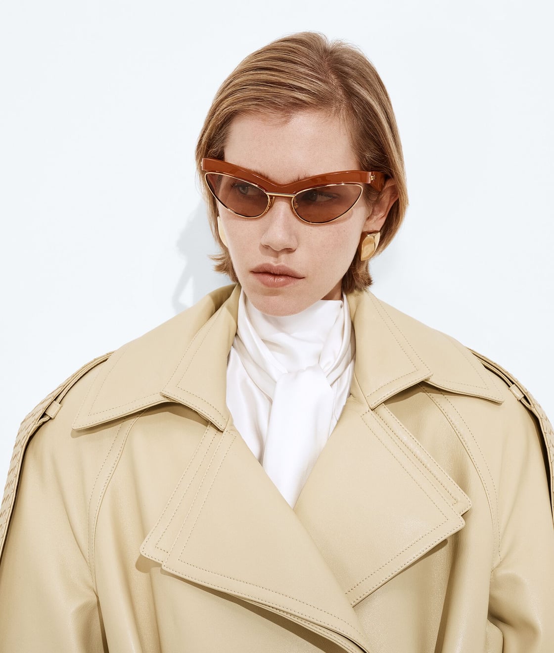 צילום קמפיין של משקפי Bottega Veneta